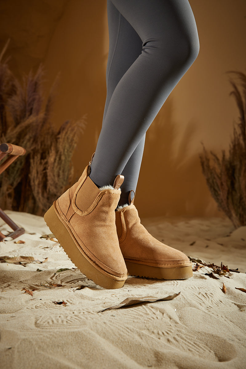 UGG Chelsea On The Land Suede Shearling Boots - Chestnut