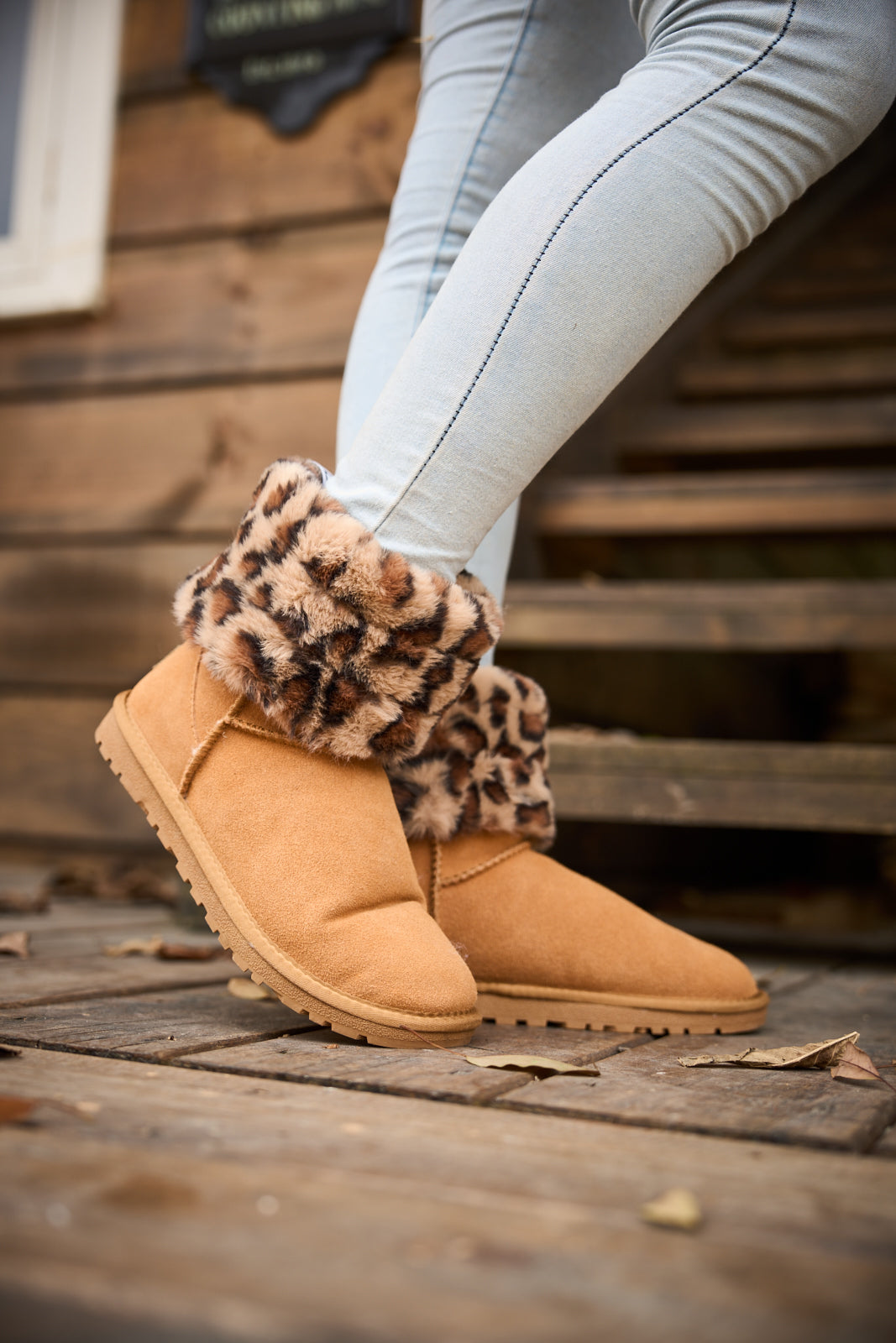 UGG Adelene Sherpa Woolen Boots - Chestnut