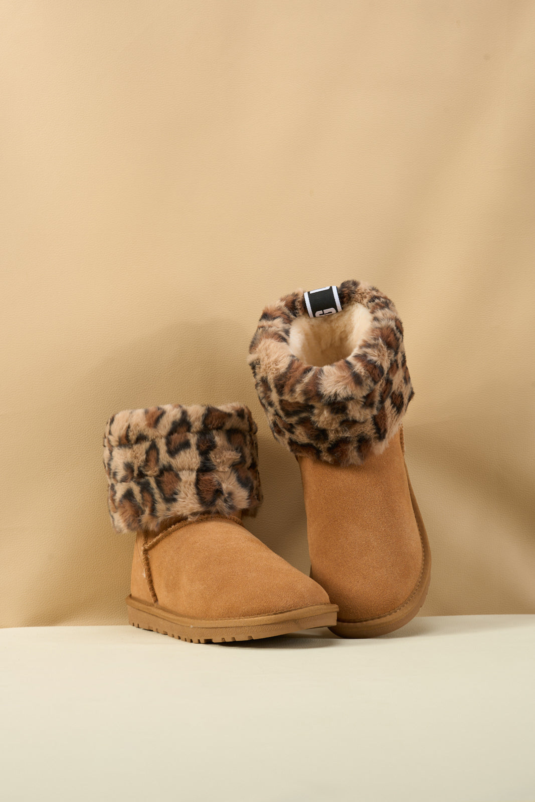 UGG Adelene Sherpa Woolen Boots - Chestnut