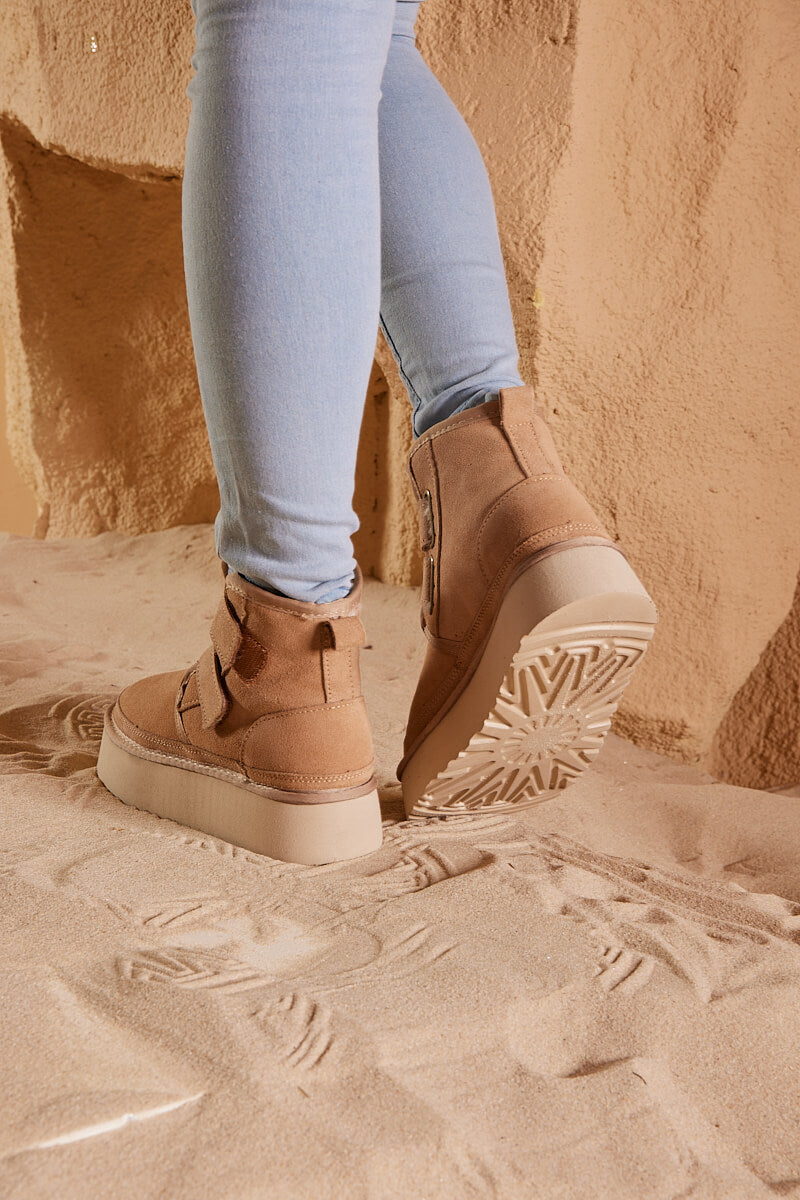 UGG Arlene Suede Platform Boots - Sand