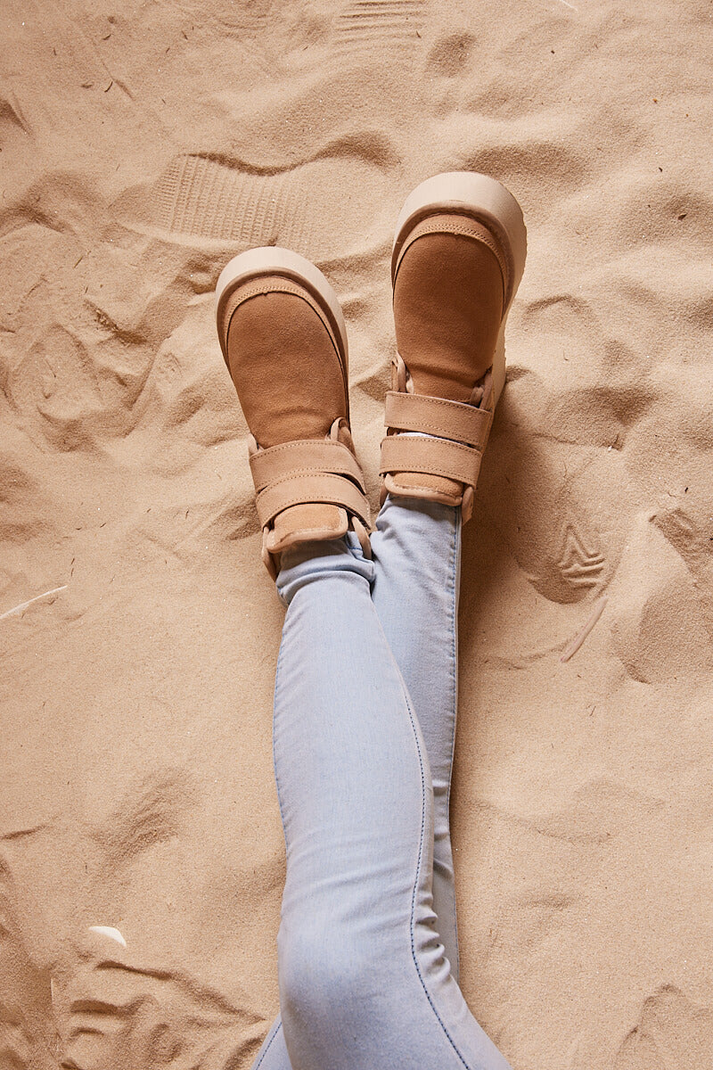 UGG Arlene Suede Platform Boots - Sand